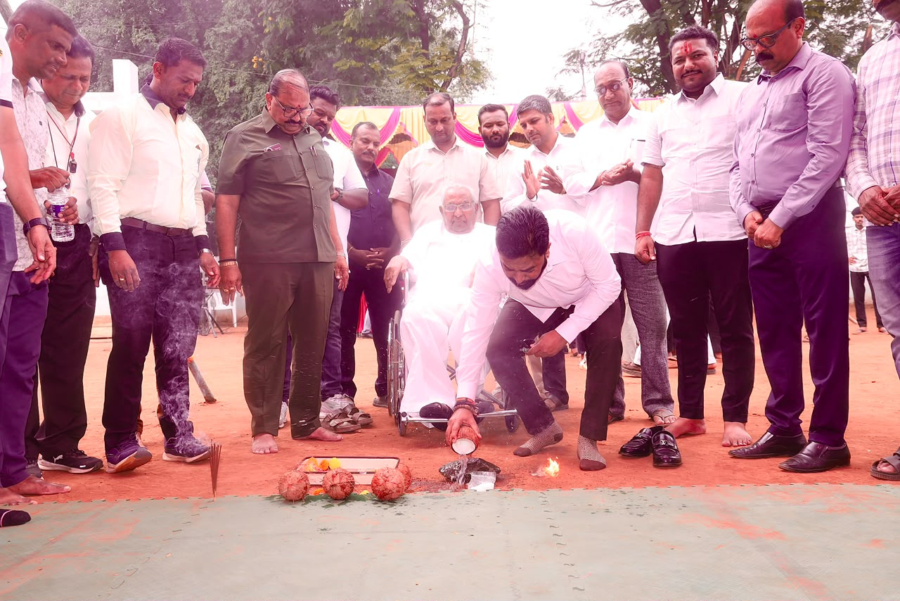 विभागीय कबड्डी पुरुष स्पर्धेला दिमाखात प्रारंभ २२ संघांचा सहभाग; पेठवडगाव, शाहू कॉलेज, नाईट कॉलेजसह अनेक संघांची विजयी सलामी